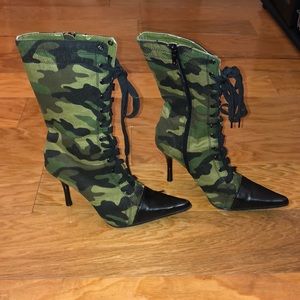 Camo high heeled boots